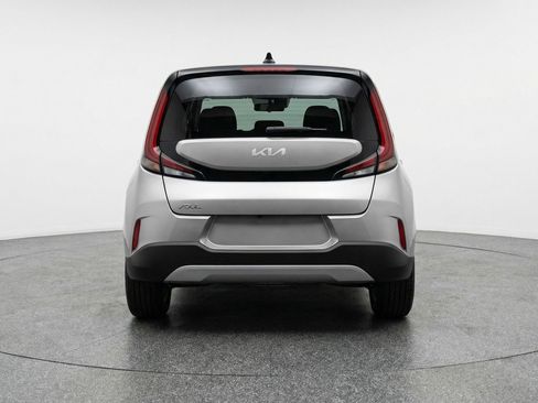 Used 2025 Kia Soul LX w/ LX Technology Package FWD image 7