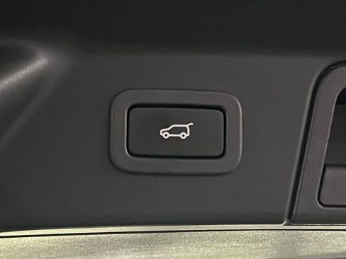 Used 2018 Land Rover Range Rover Velar R-Dynamic HSE image 37