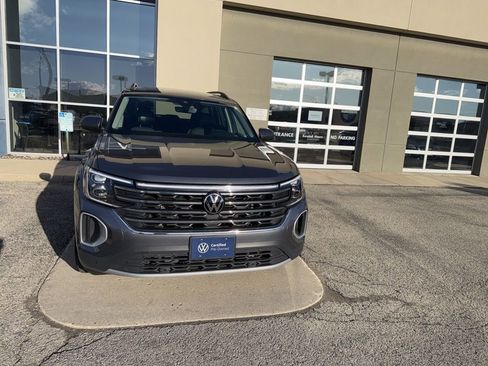 Certified 2024 Volkswagen Atlas SE w/ Panoramic Sunroof Package image 3