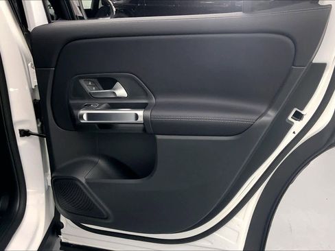 Used 2026 Mercedes-Benz GLB 250 image 12