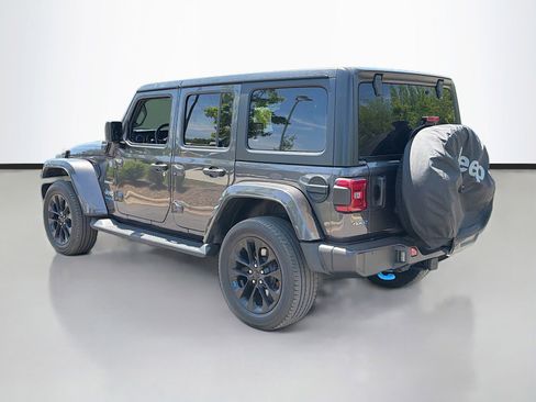 Used 2022 Jeep Wrangler Unlimited Sahara w/ Cold Weather Group AWD/4WD image 6
