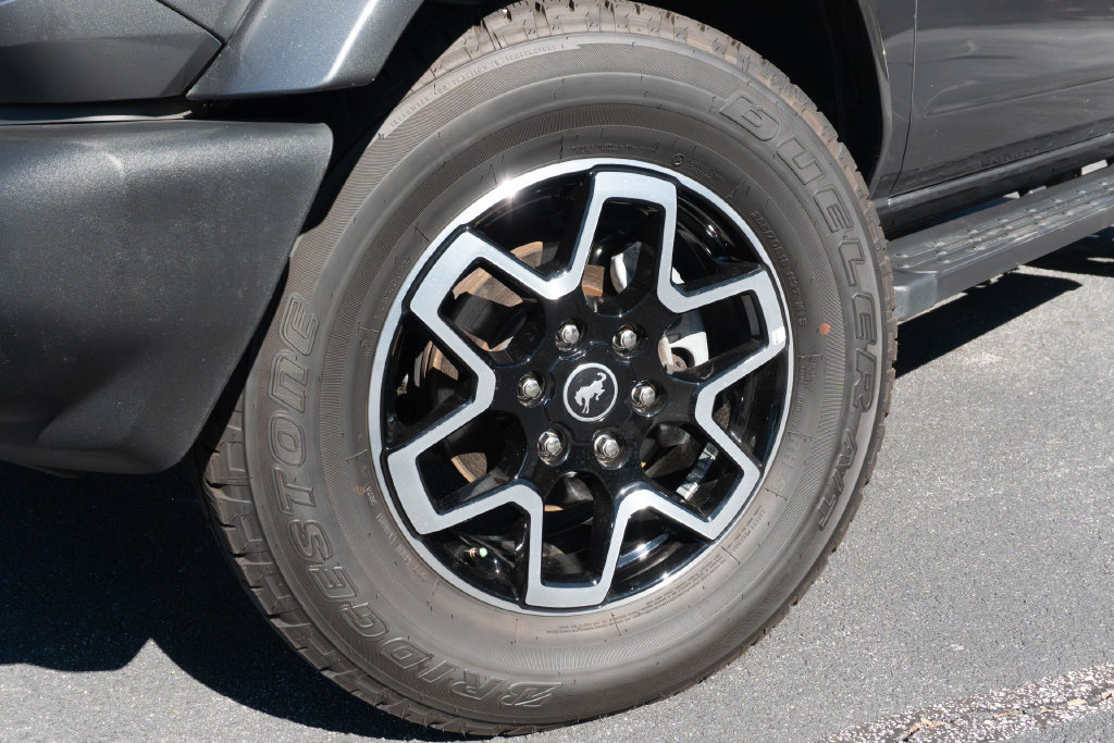 Used 2024 Ford Bronco Outer Banks AWD/4WD image 2