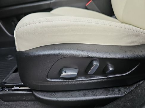 Certified 2025 Cadillac XT5 Sportv w/ LPO, Floor Liner Package AWD/4WD image 32