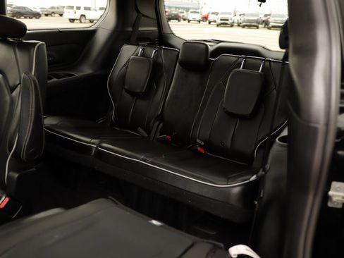 Used 2020 Chrysler Pacifica Limited w/ Advanced Safetytec Group image 32