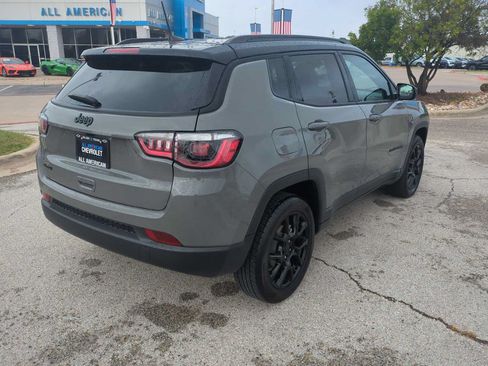 Used 2023 Jeep Compass Latitude w/ Convenience Group AWD/4WD image 8