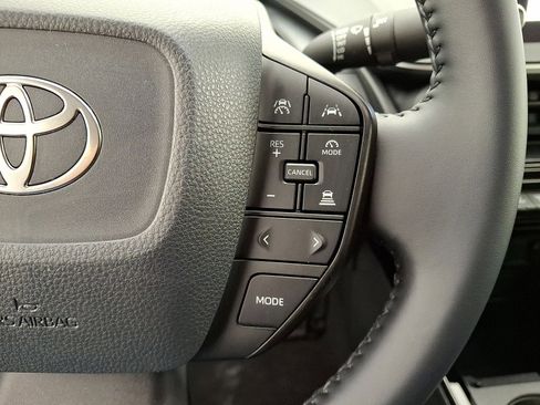 Used 2025 Toyota Prius LE image 18