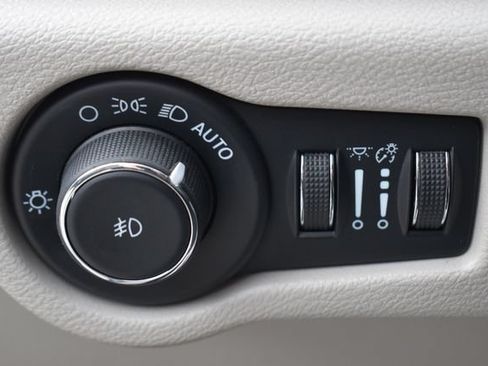 Used 2022 Chrysler Pacifica Touring-L FWD image 24