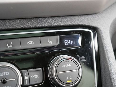 Certified 2023 Volkswagen Atlas Cross Sport SE w/ Panoramic Sunroof Package AWD/4WD image 32