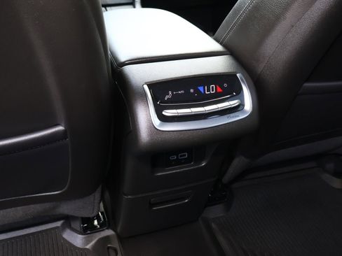 Used 2025 Cadillac XT6 Luxury image 18