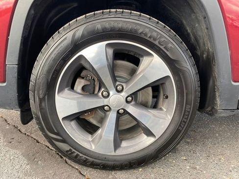 Used 2019 Jeep Cherokee Limited image 20