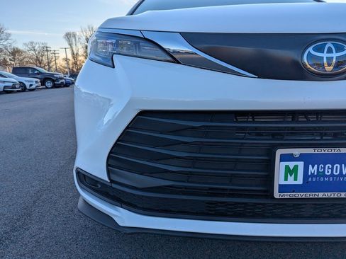 Used 2024 Toyota Sienna LE image 10