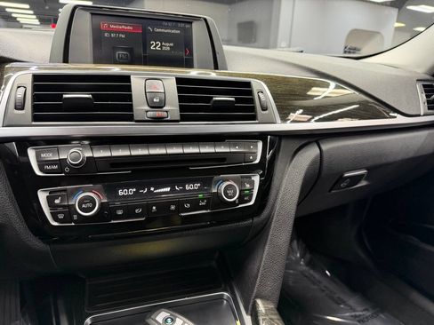 Used 2018 BMW 320i Sedan RWD image 25