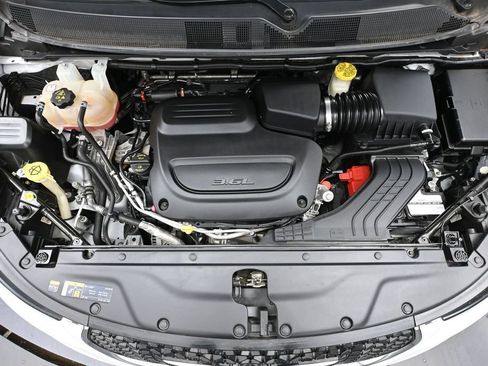 Used 2022 Chrysler Pacifica Touring-L FWD image 50