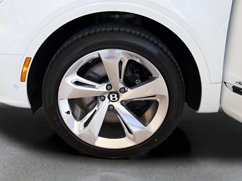 New 2025 Bentley Bentayga image 5