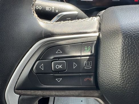 Used 2024 Jeep Grand Cherokee L Limited w/ Luxury Tech Group II image 17