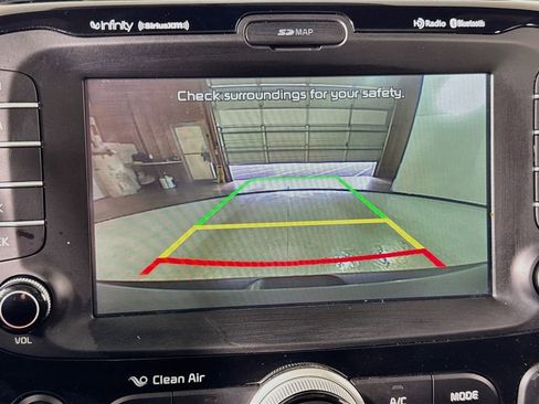 Used 2015 Kia Soul + w/ Primo Package FWD image 30