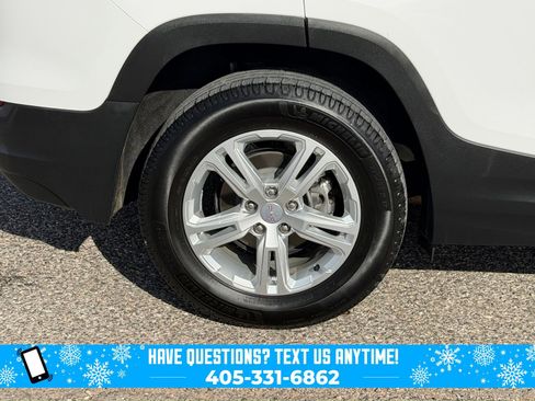 Used 2022 GMC Terrain SLE image 13