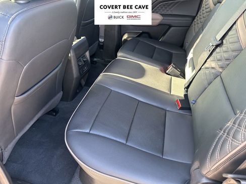 Used 2025 GMC Canyon Denali image 21