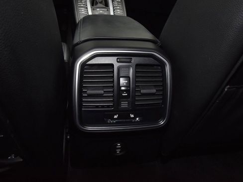 Used 2020 Porsche Macan AWD/4WD image 18