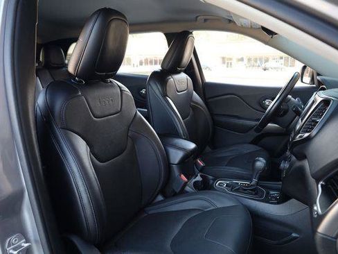 Used 2021 Jeep Cherokee Latitude Lux FWD image 28