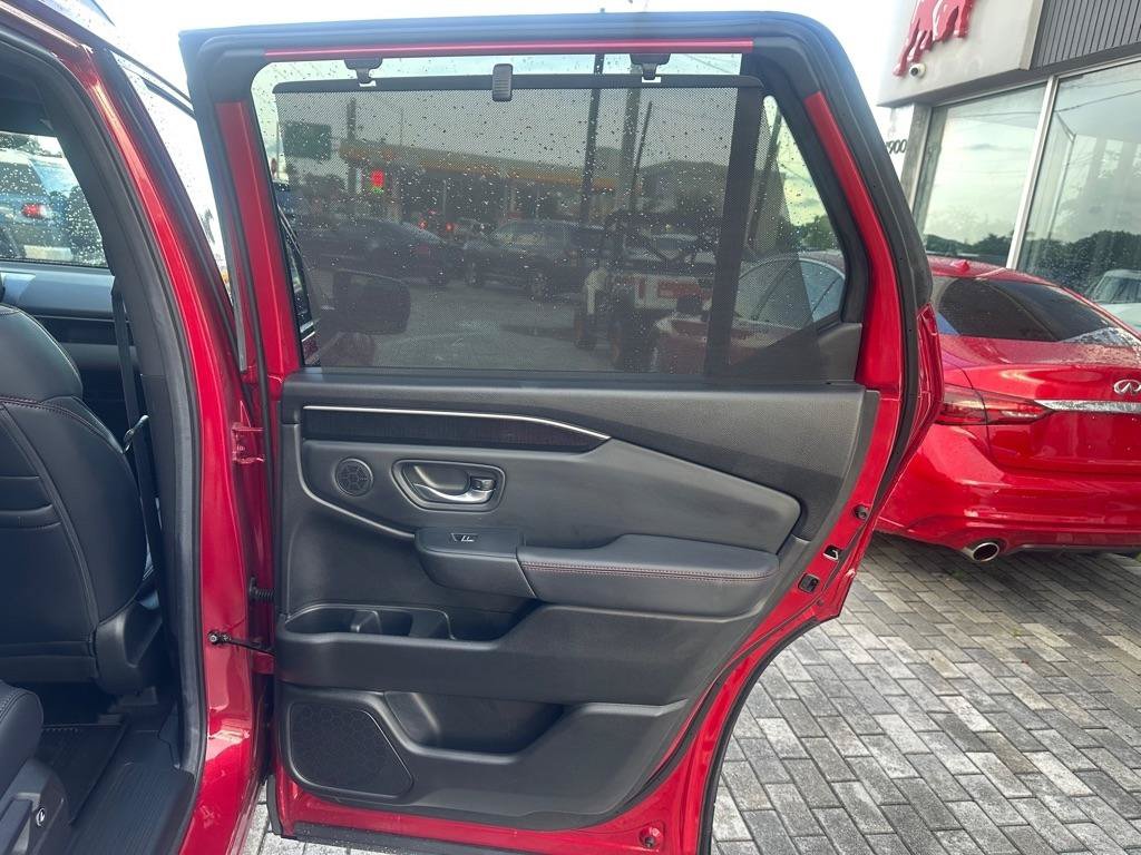 Used 2025 Honda Pilot Black Edition image 27