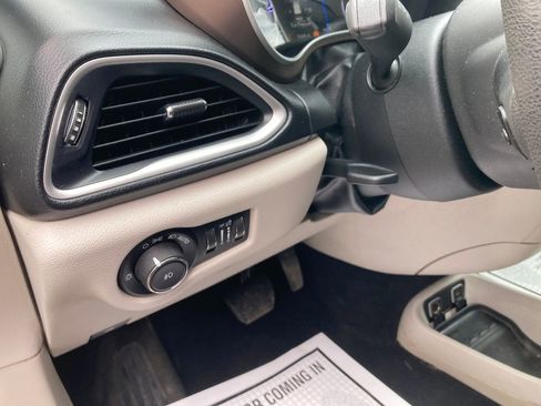 Used 2017 Chrysler Pacifica Touring Plus w/ Tire & Wheel Group image 19