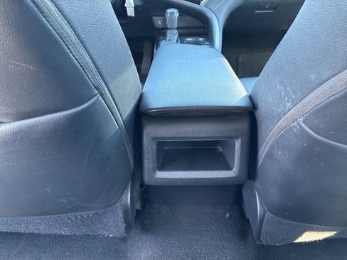 Used 2018 Toyota Camry SE w/ Moonroof Package FWD image 13