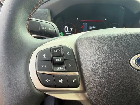 Used 2025 Ford Explorer Active RWD image 12