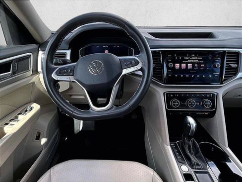 Used 2023 Volkswagen Atlas SE w/ Black Wheel Package FWD image 7