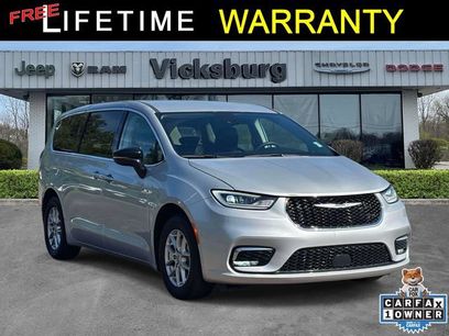 Used 2024 Chrysler Pacifica Touring-L