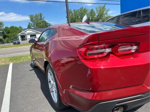 Used 2019 Chevrolet Camaro LT RWD image 4