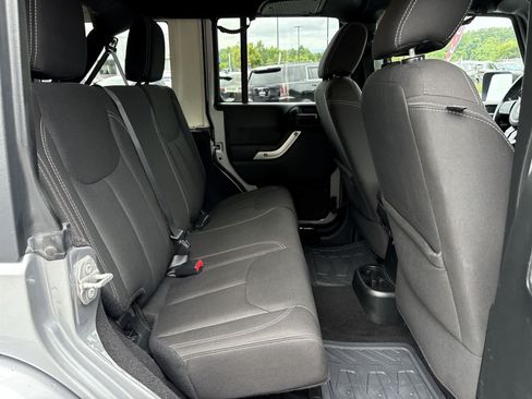 Used 2018 Jeep Wrangler Unlimited Sahara AWD/4WD image 22