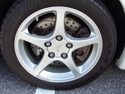 Used 2000 Chevrolet Corvette Coupe w/ Roof Pkg RWD image 42