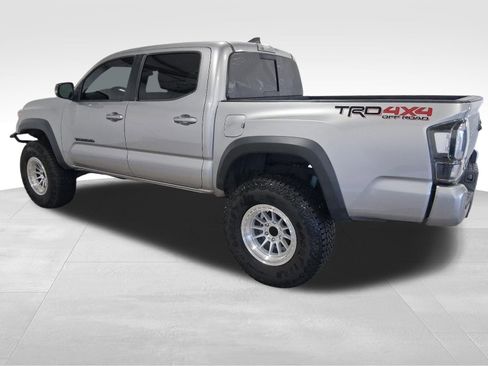 Used 2017 Toyota Tacoma TRD Off-Road w/ Tow Package (A/T) AWD/4WD image 7