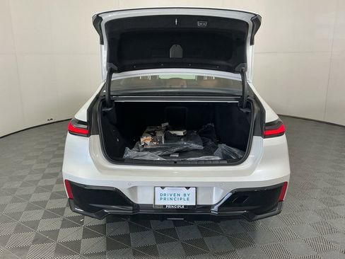 New 2026 BMW 750e xDrive image 28