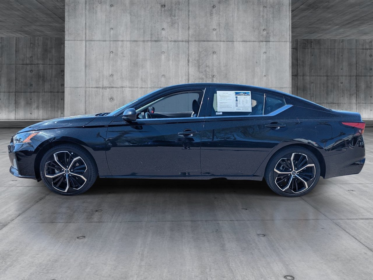 Used 2025 Nissan Altima 2.5 SR FWD image 2