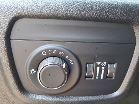 Used 2025 Jeep Grand Cherokee Laredo X w/ Luxury Tech Group I RWD image 22