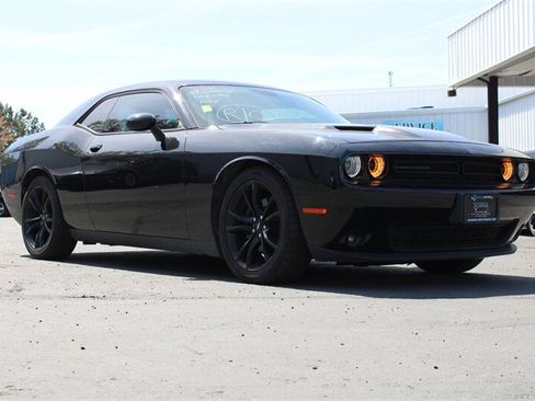 Used 2018 Dodge Challenger SXT w/ Blacktop Package RWD image 1