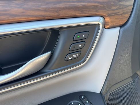 Used 2019 Honda CR-V Touring image 11