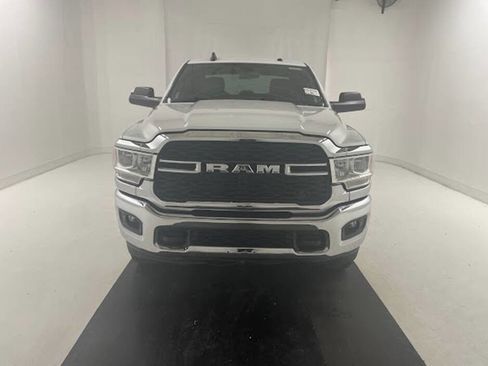 Used 2022 RAM 2500 Tradesman w/ Chrome Appearance Group AWD/4WD image 9