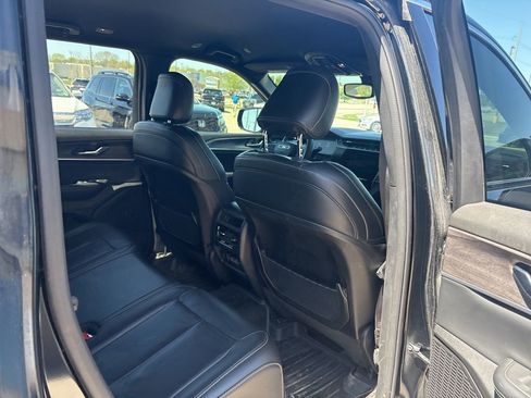 Used 2024 Jeep Grand Cherokee Limited image 30