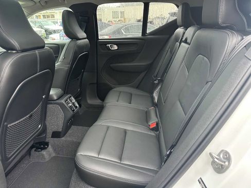 Used 2025 Volvo XC40 B5 Core w/ Protection Package Premier image 15