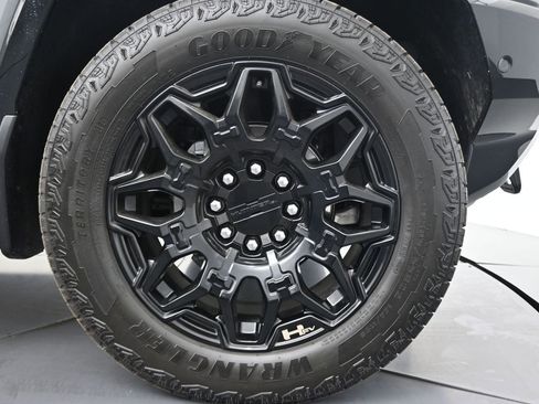 Used 2025 GMC Hummer EV 2X image 11