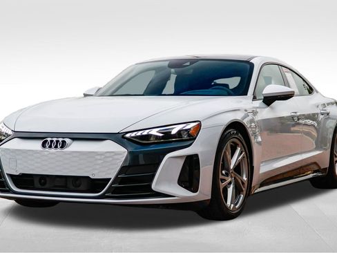 Used 2024 Audi e-tron GT Premium Plus image 3