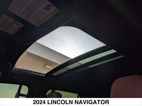 Used 2024 Lincoln Navigator Reserve image 27