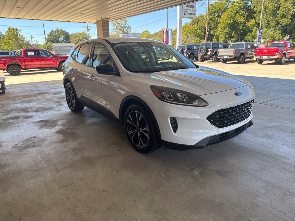 Certified 2021 Ford Escape SE w/ SE Sport Appearance Package FWD image 3