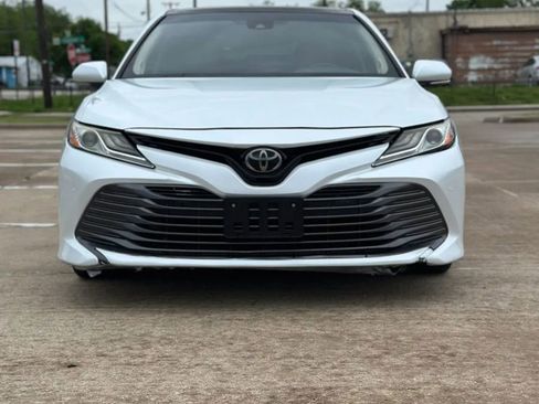 Used 2018 Toyota Camry XLE FWD image 2