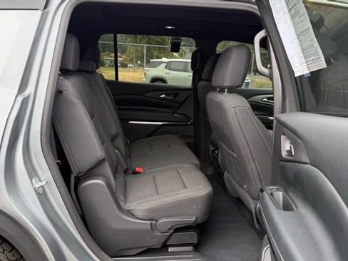 Used 2025 Chevrolet Traverse LT w/ Sun and Wheel Package image 15