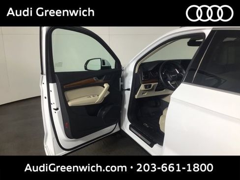 Used 2023 Audi Q5 2.0T Premium w/ Convenience Package AWD/4WD image 10