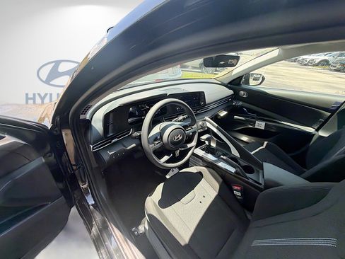 New 2026 Hyundai Elantra SE FWD image 7